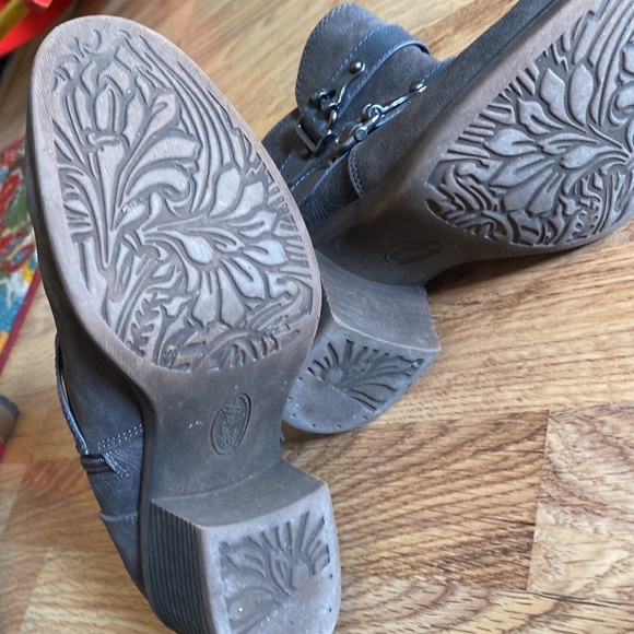 Grey Boots - Picture 5 of 6